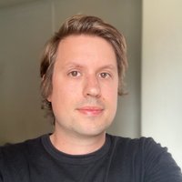 Portrait photo of Dan Charlesworth